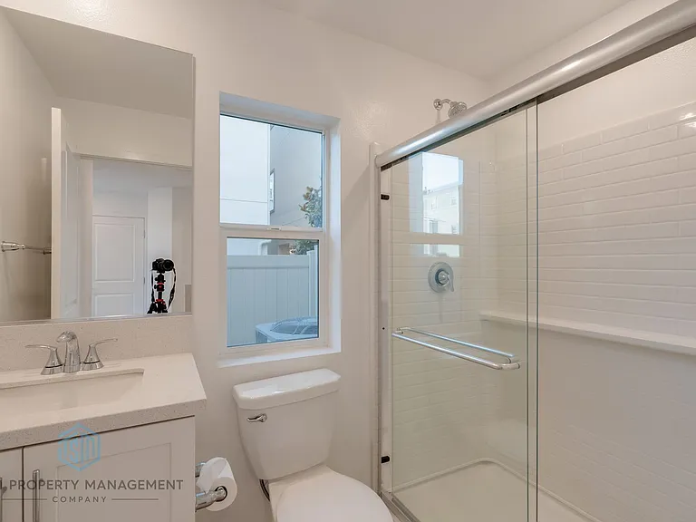 2539 Dorris St — Photo 3
