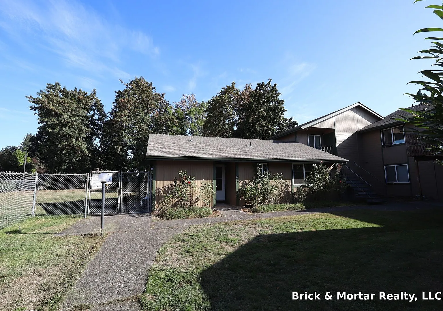 00850 - The Northridge Apartments — Photo 1