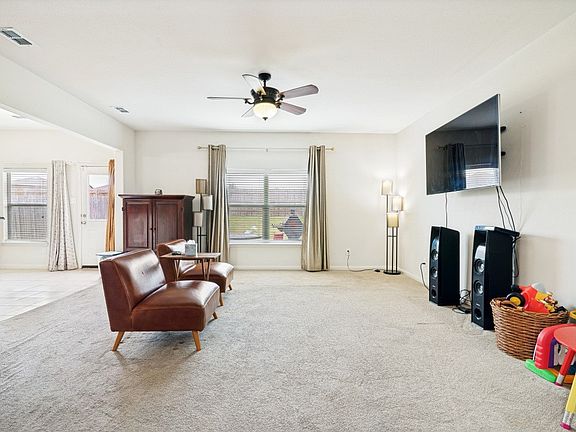 3rd image of 2101 Gardenia Dr