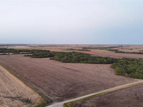 W Canteen Rd, Blackwell, OK 74631