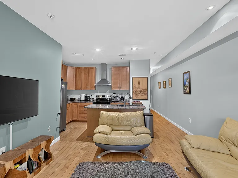 1917 2nd St NE #201 — Photo 4