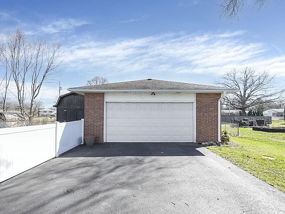 3rd image of 3068 Marwick Rd