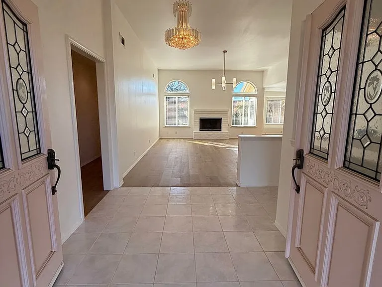 2441 Iron Ridge Ct — Photo 3