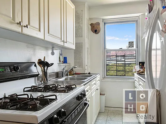 Sold by LoHo Realty | media 17