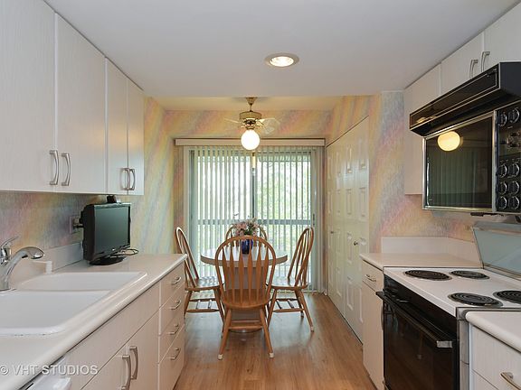 4th image of 4840 Foster St APT 410