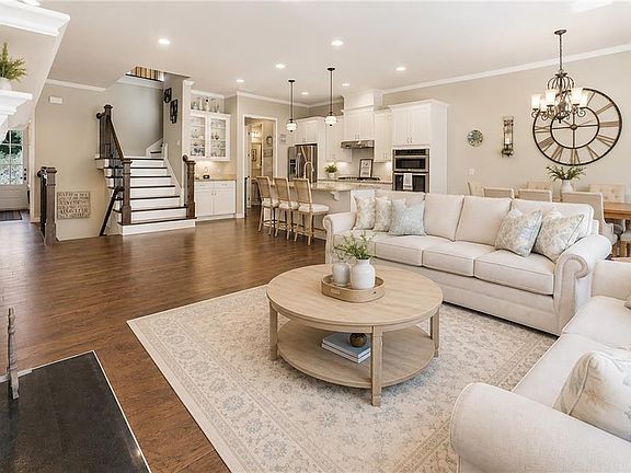 4th image of 1011 Milhaven Dr