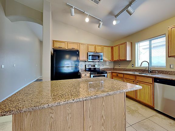 3rd image of 45611 W Tulip Ln