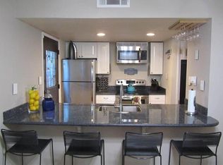 5472 Roundtree Pl APT E, Concord, CA 94521