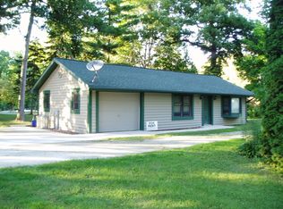 48 Riverview Ln #1, Oconomowoc, WI 53066