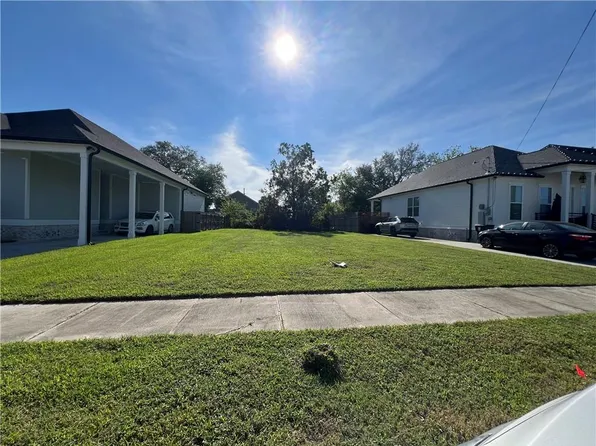 2225 Esteban St, Arabi, LA 70032