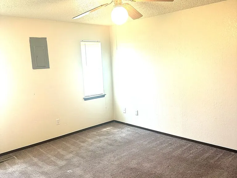 1816 Wren St — Photo 3