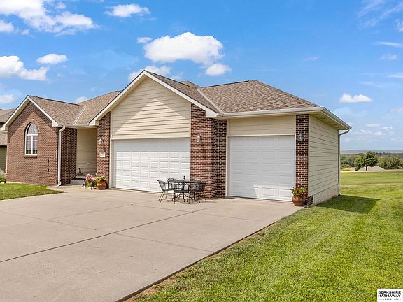 3rd image of 8578 Lake Ridge Dr