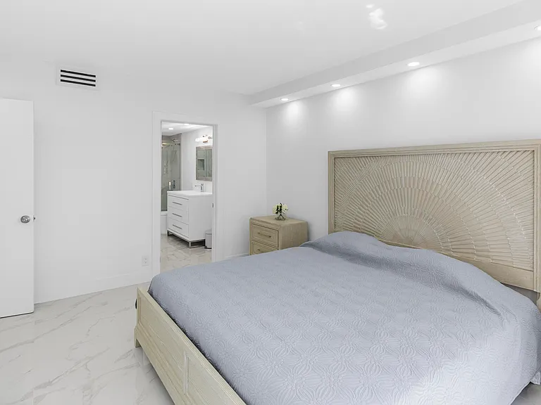3800 Galt Ocean Dr #808 — Photo 12