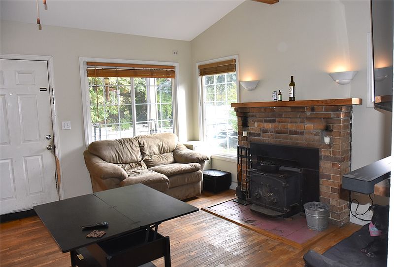 4th image of 819 Turner Avenue