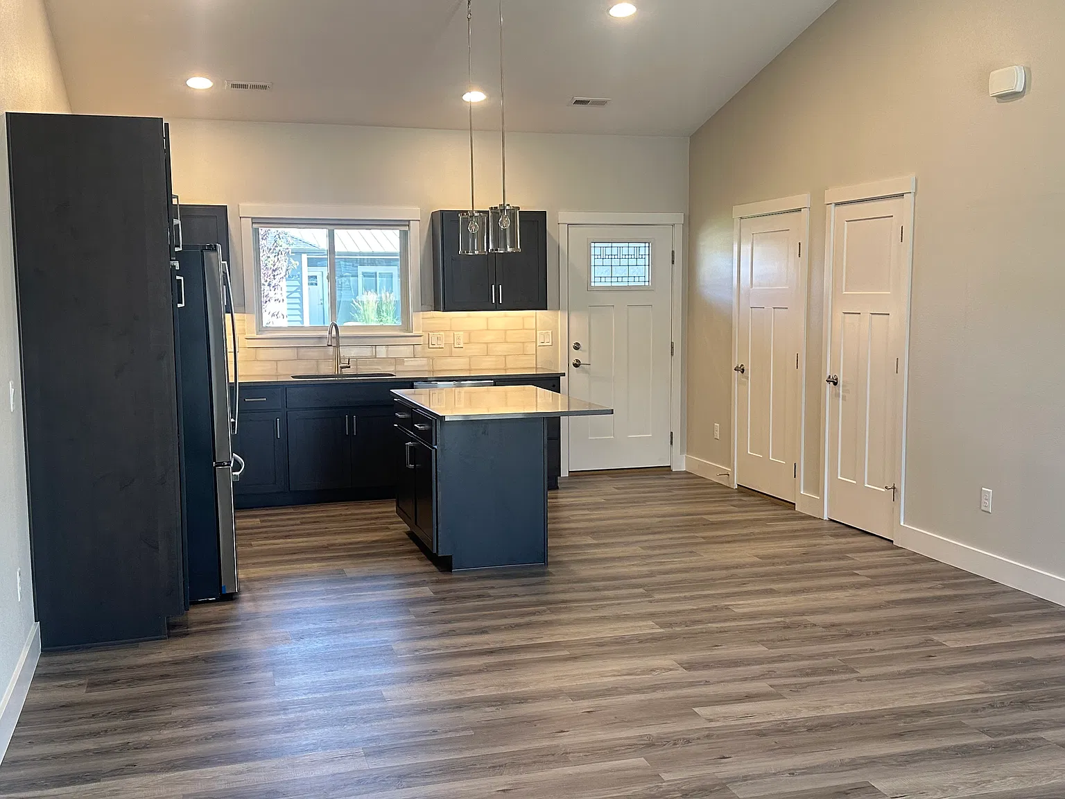 2 bed, 1063 sqft, $2,100 — Photo 4