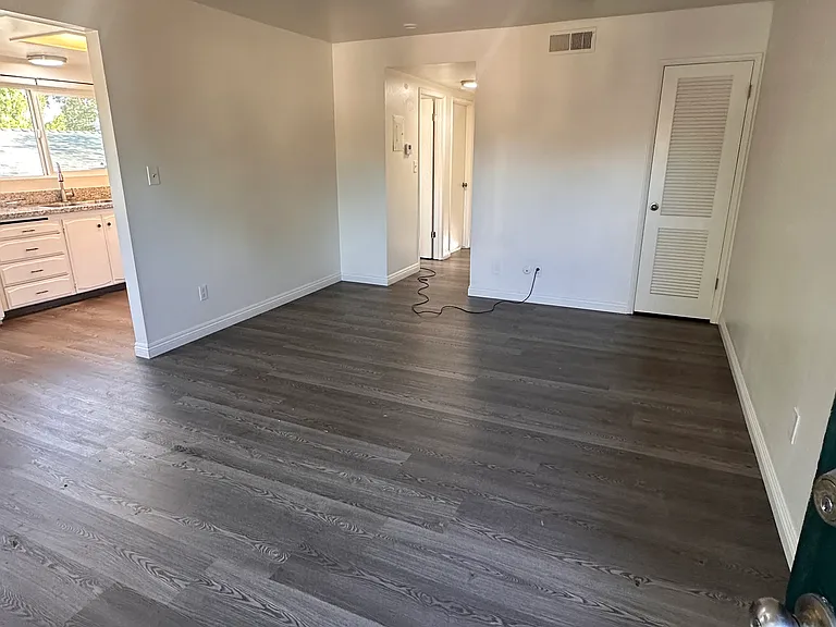 7830 Sinaloa Ave — Photo 2