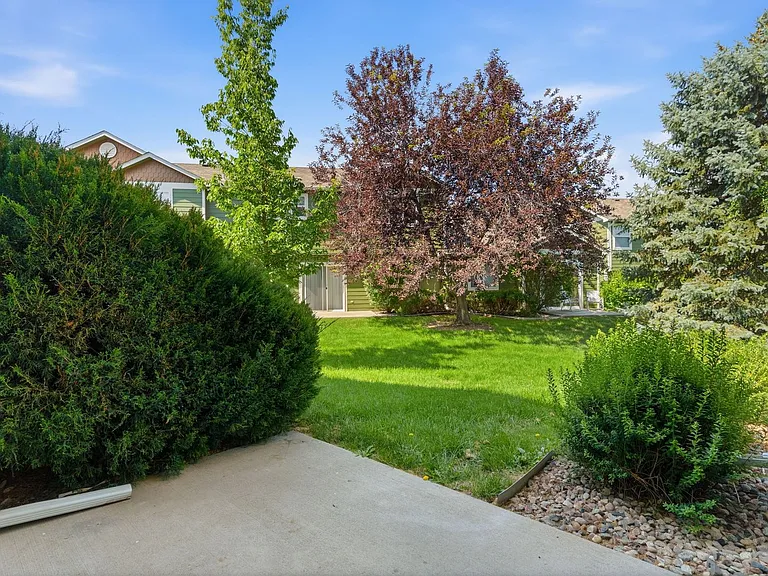 802 Waterglen Dr #D17 — Photo 28