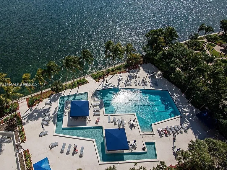 2333 Brickell Ave #812 — Photo 4