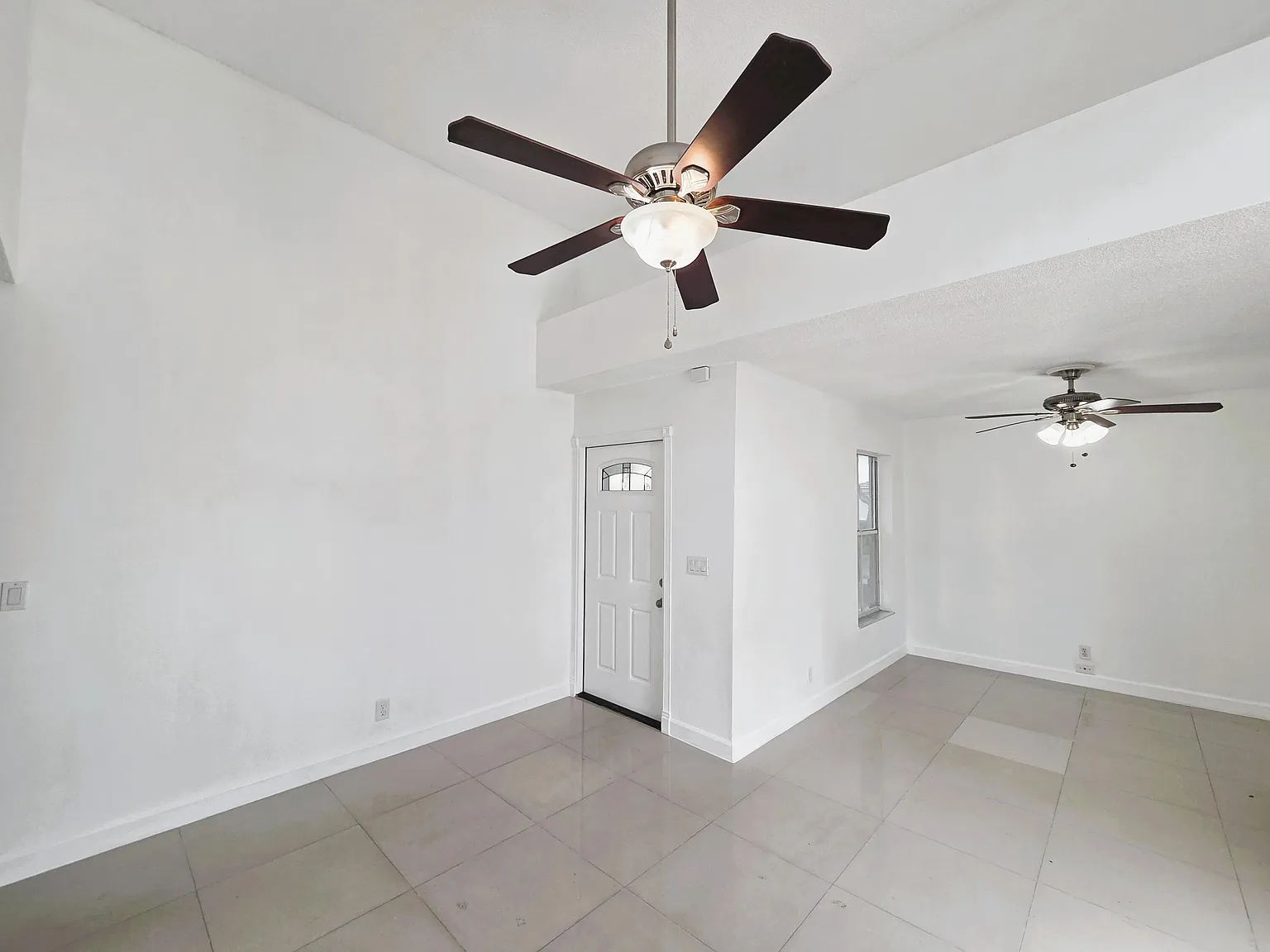 3 bed, 2.0 bath, 1328 sqft, $3,100 — Photo 3