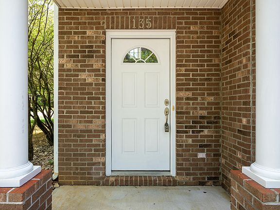 4th image of 135 Phoenix Blvd NW