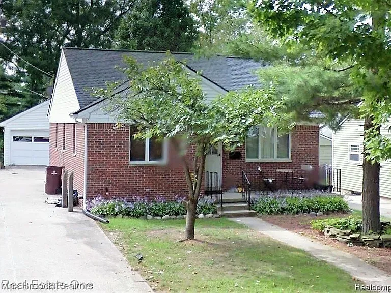 1610 South Blvd — Photo 1
