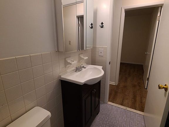 2nd image of 4843 Broadview Rd