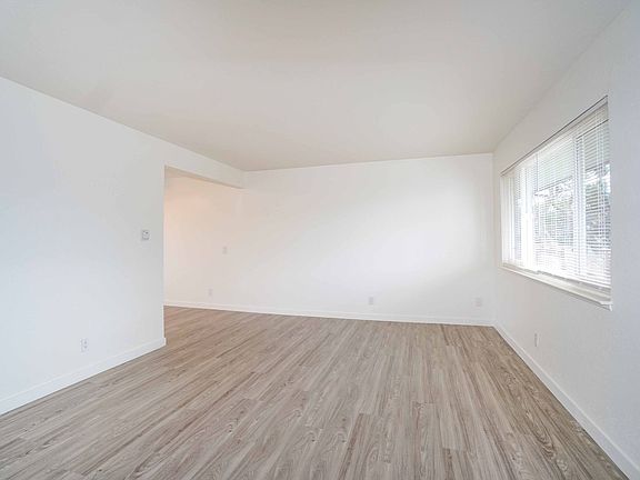 3rd image of 324 Mountain View Ave #4