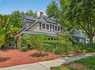 2318 Woodlawn Cir E, Saint Petersburg, FL 33704