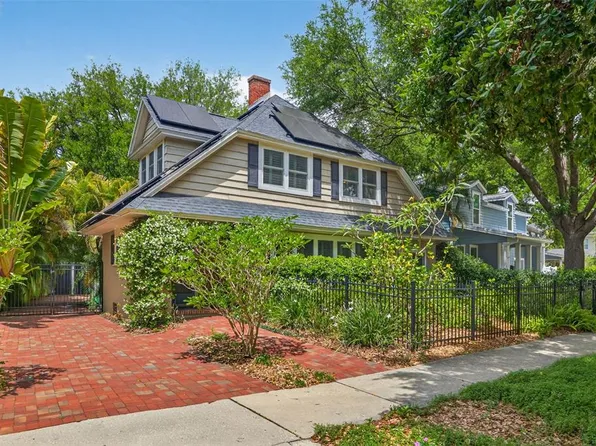2318 Woodlawn Cir E, Saint Petersburg, FL 33704
