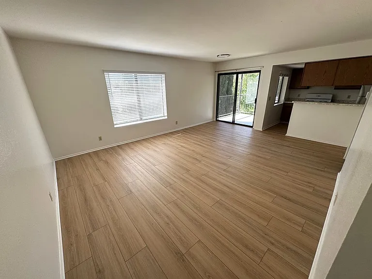 525-529 Acacia Road — Photo 3