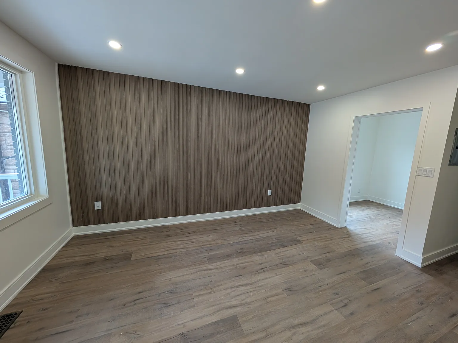 3 bed, 1300 sqft, $4,212 — Photo 4