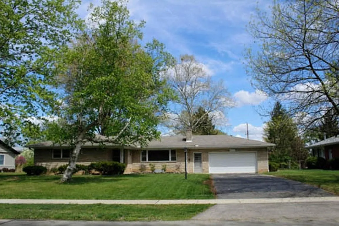 526 Hickory Dr photo 1