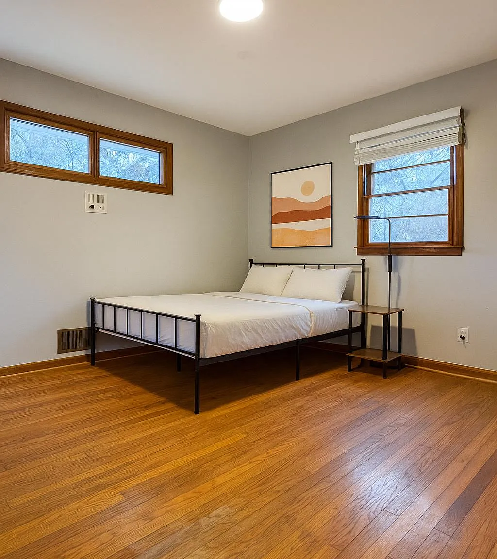 4 bed, 3.0 bath, 2600 sqft, $1,304 — Photo 1