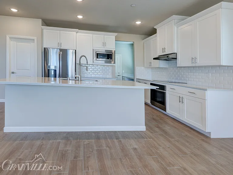 877 Halford Ln — Photo 13