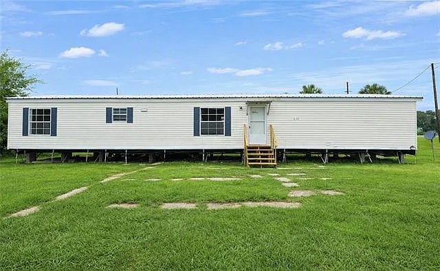 3 bed, 2.0 bath, 980 sqft, $1,200 — Photo 1