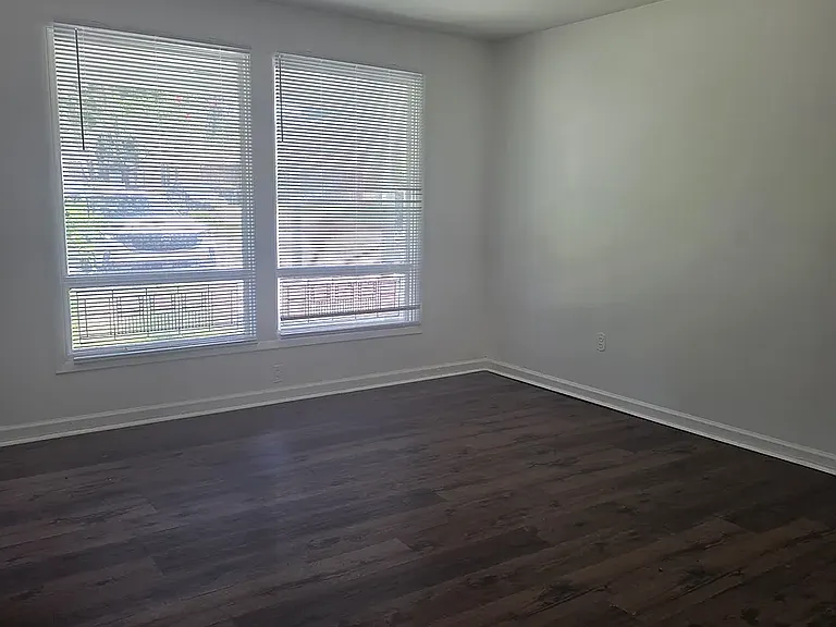 15 Burbank Blvd — Photo 9