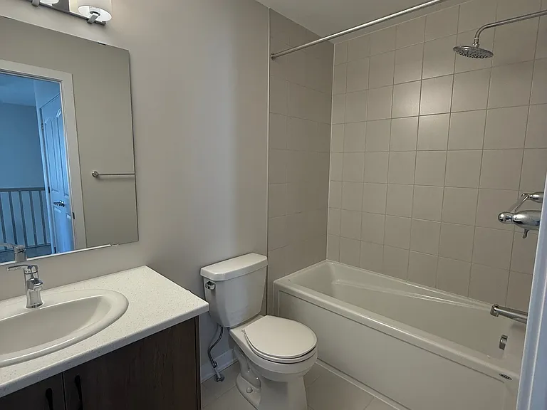 286 Les Emmerson Dr S — Photo 12