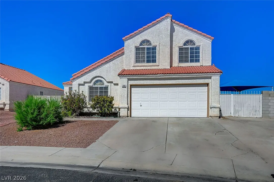 4 bed, 2.5 bath, 1967 sqft, $2,440 — Photo 3