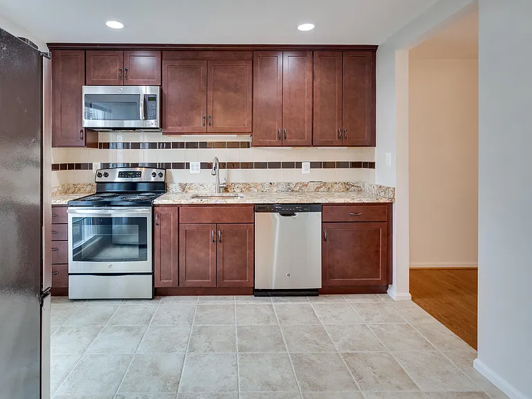 2961 Cashel Ln — Photo 6