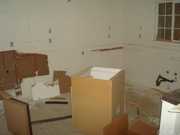 5th image of 721 E Christie St