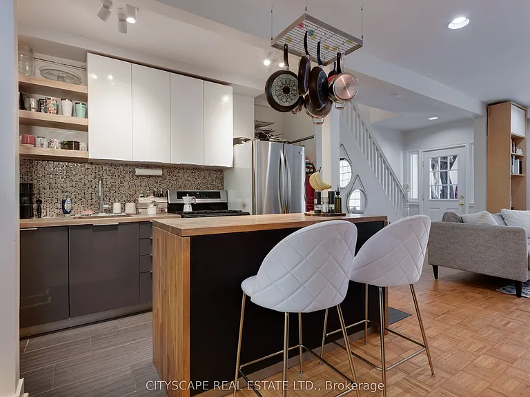 193 Coxwell Ave #UPPER — Photo 6