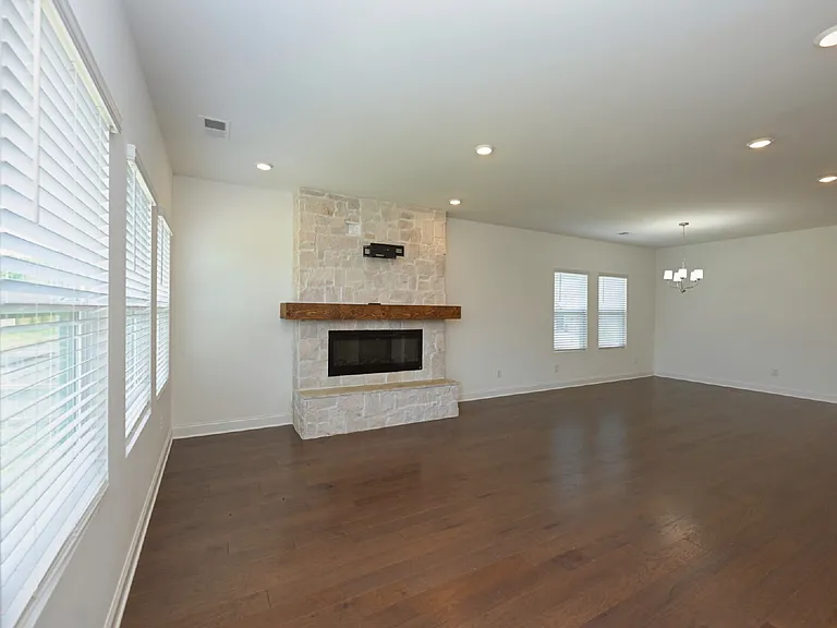 161 Crabourne Dr — Photo 24