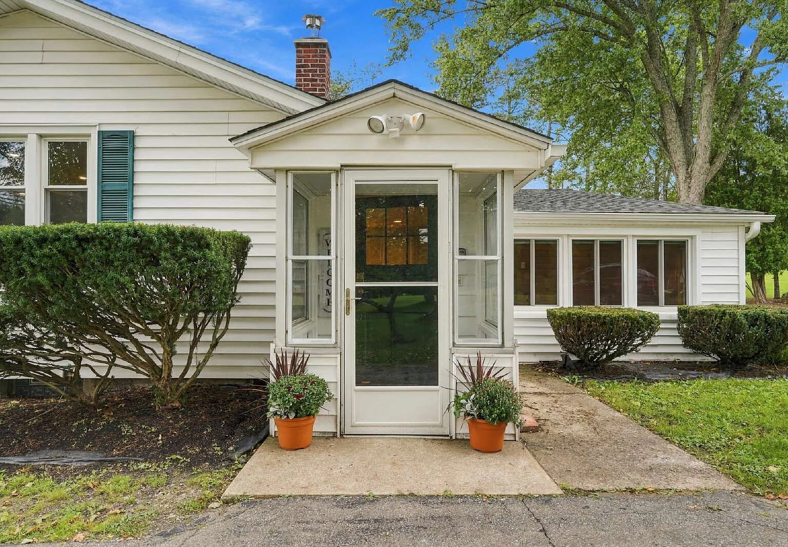 3 bed, 1.0 bath, 1962 sqft, $4,500 — Photo 3
