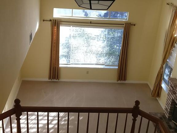 High ceiling Living Room