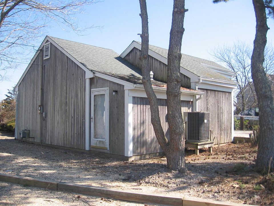 2nd image of 115 Cypress Ln