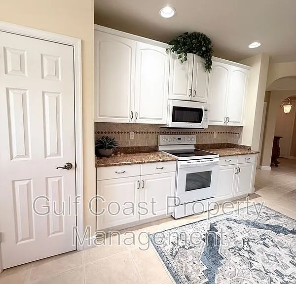 13860 Avon Park Cir — Photo 32
