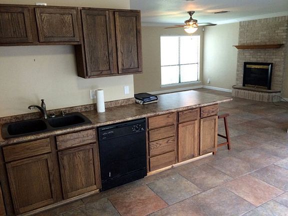 4th image of 413 Kingwood Dr