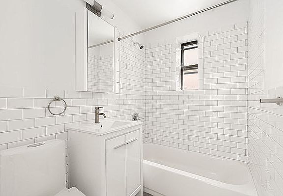 4th image of 57 W 10th St