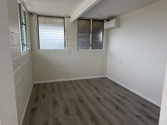 3rd image of 1562 Pele St