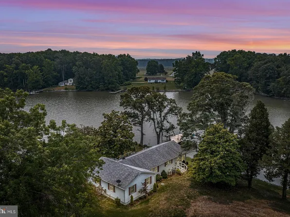 662 S Tidwells Rd, Montross, VA 22520